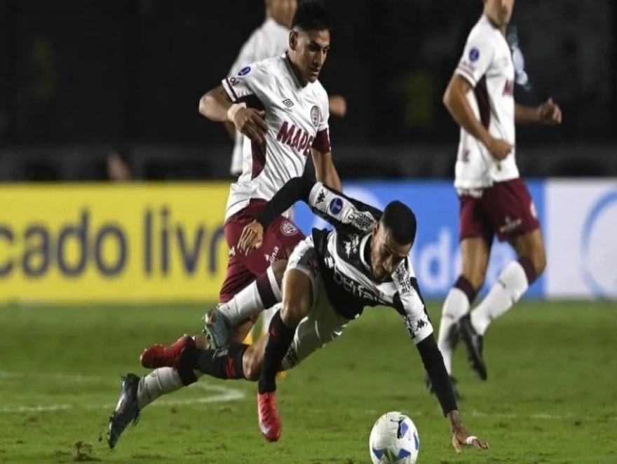 LANUS ANTE DURO RIVAL