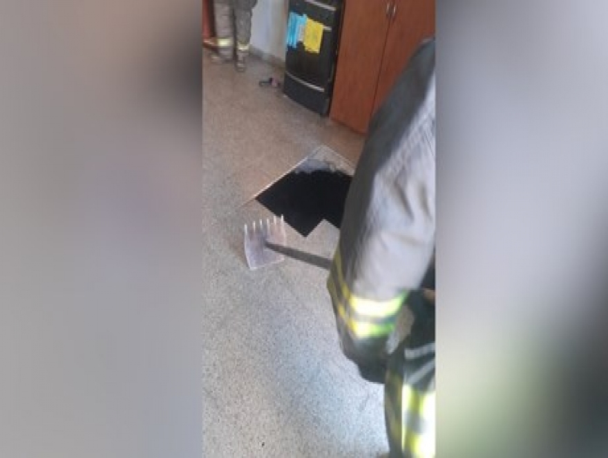 UNA MUJER CAYO EN UN POZO