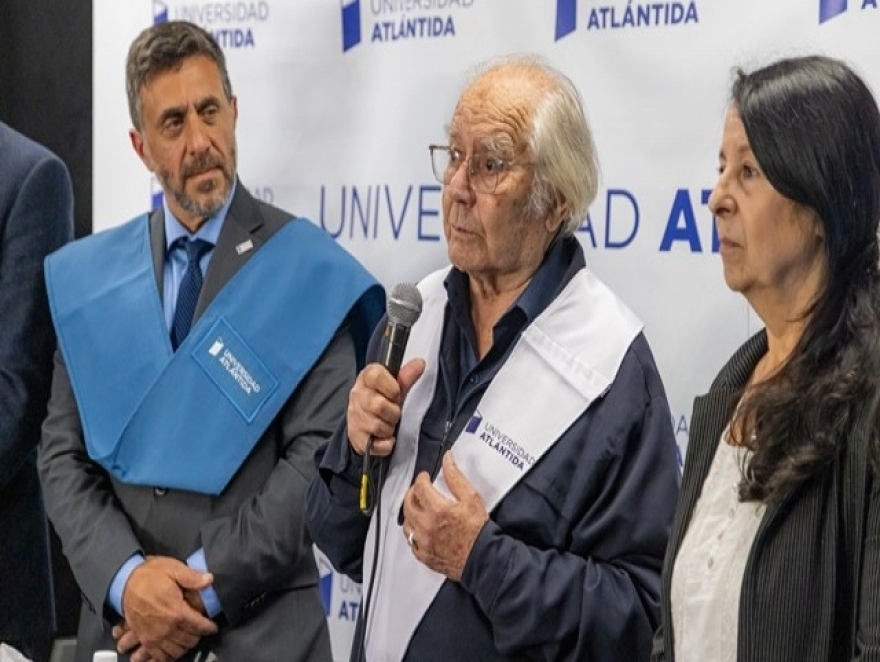 PEREZ ESQUIVEL HONORIS CAUSA